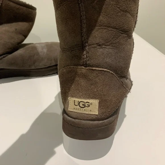 UGGS size 10 - Picture 2 of 4